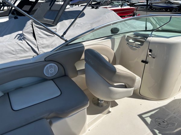 Used 2004 Sea Ray 220 Sundeck Power Boat for sale